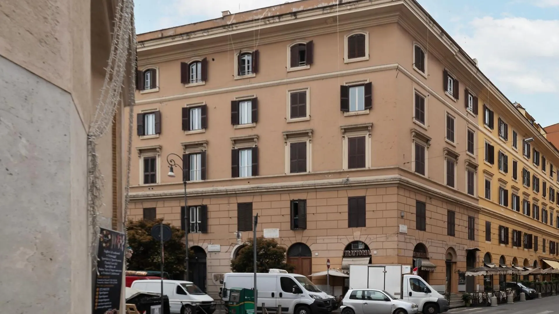 Piazza Alessandria - FromhometoRoma